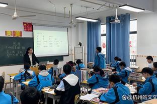 格拉利什本场数据：2次关键传球，传球成功率84%，评分7.5